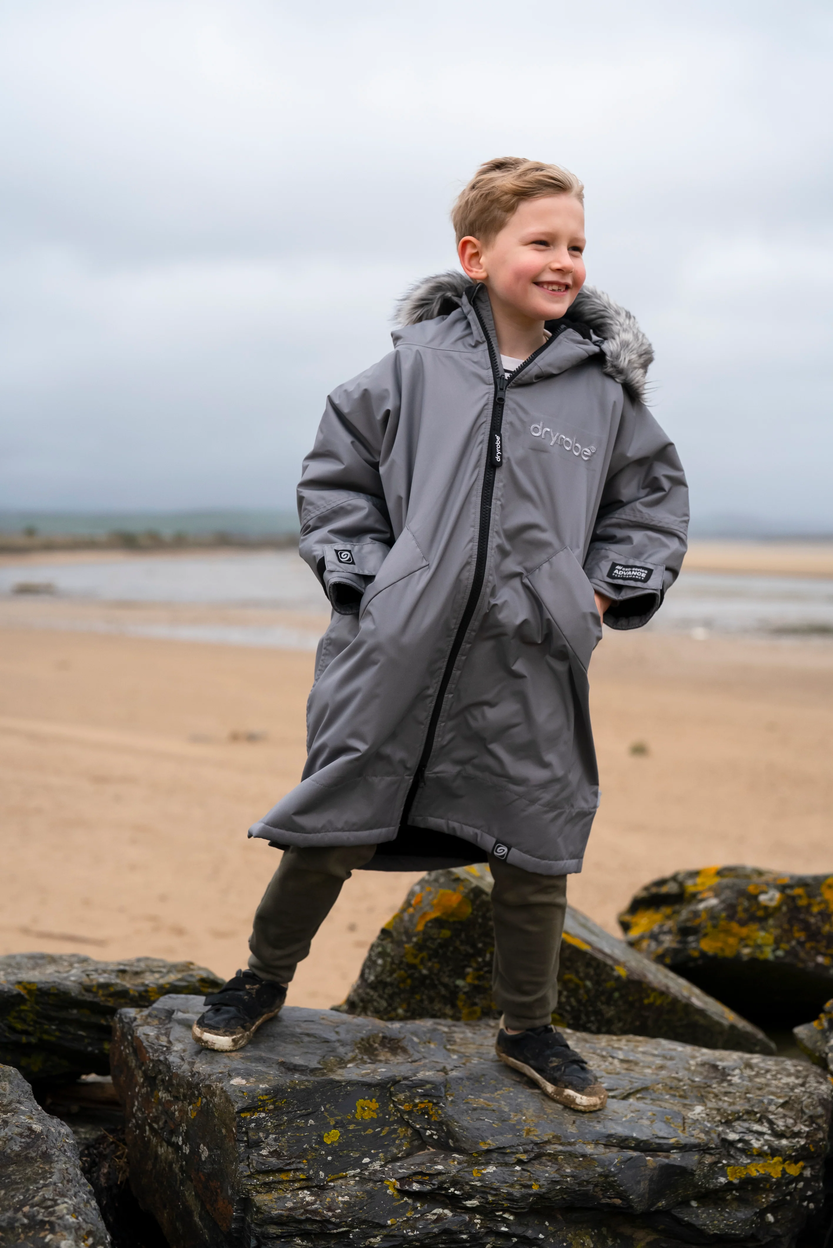 Alpine Graphite Kids Advance Changing Robe - Image 2
