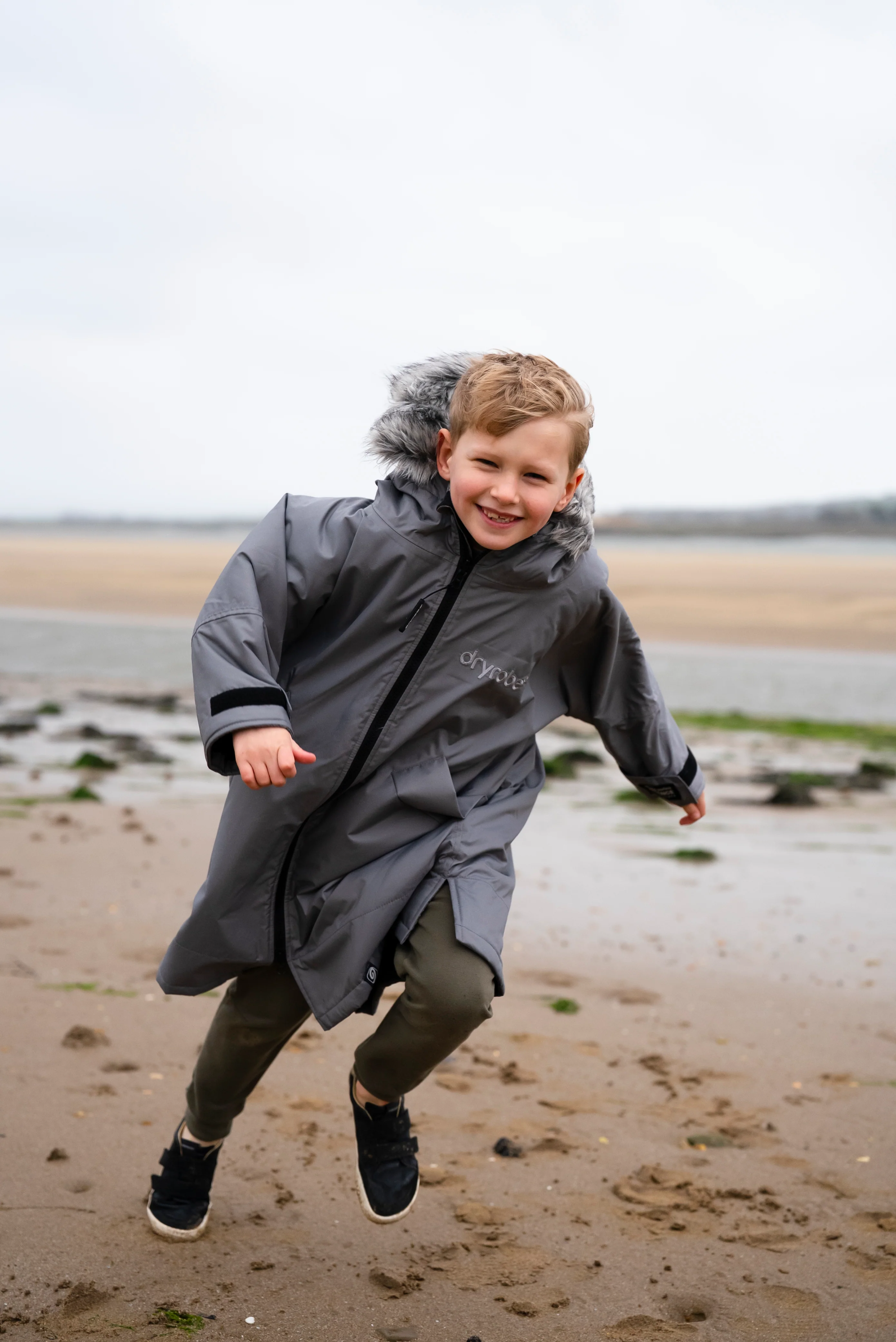 Alpine Graphite Kids Advance Changing Robe - Image 4