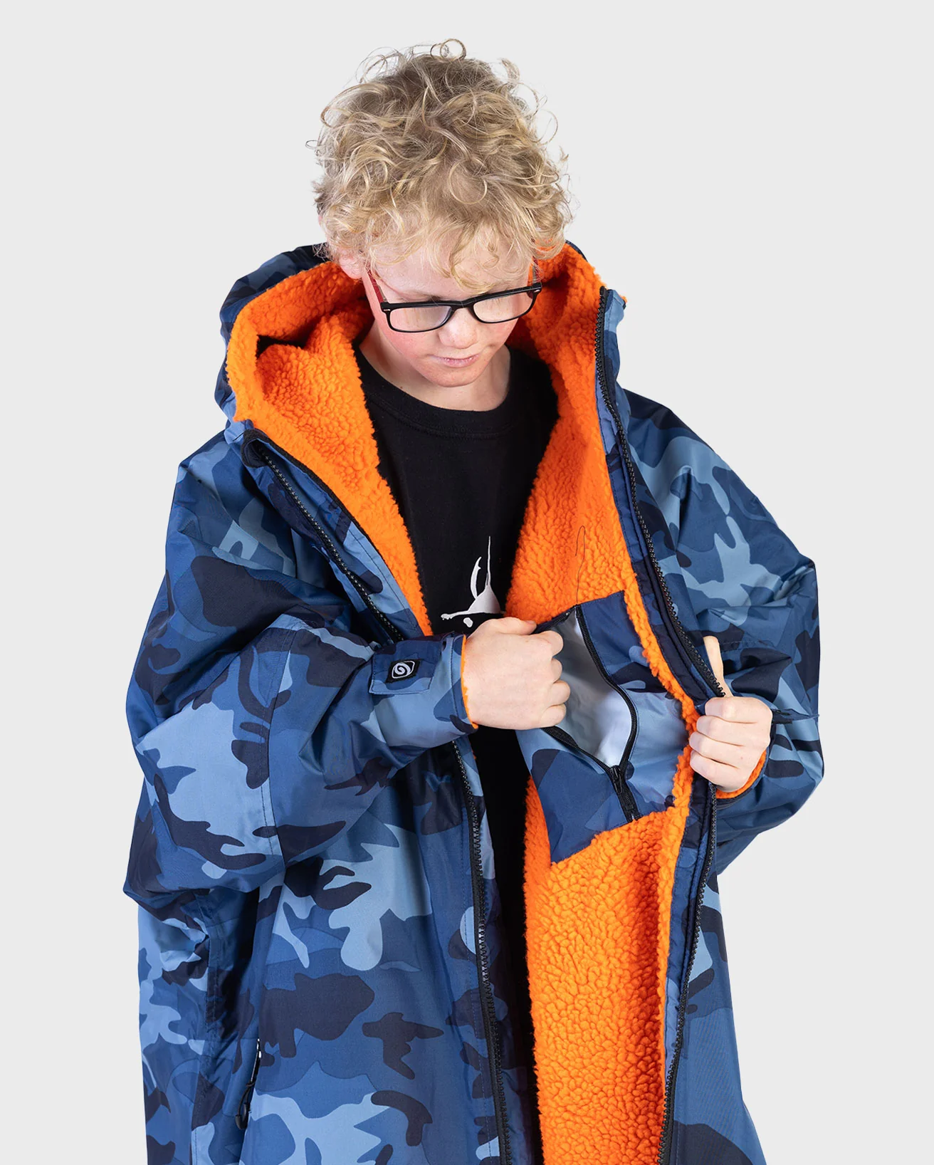 Blue Camo Orange Kids Advance Changing Robe - Image 3