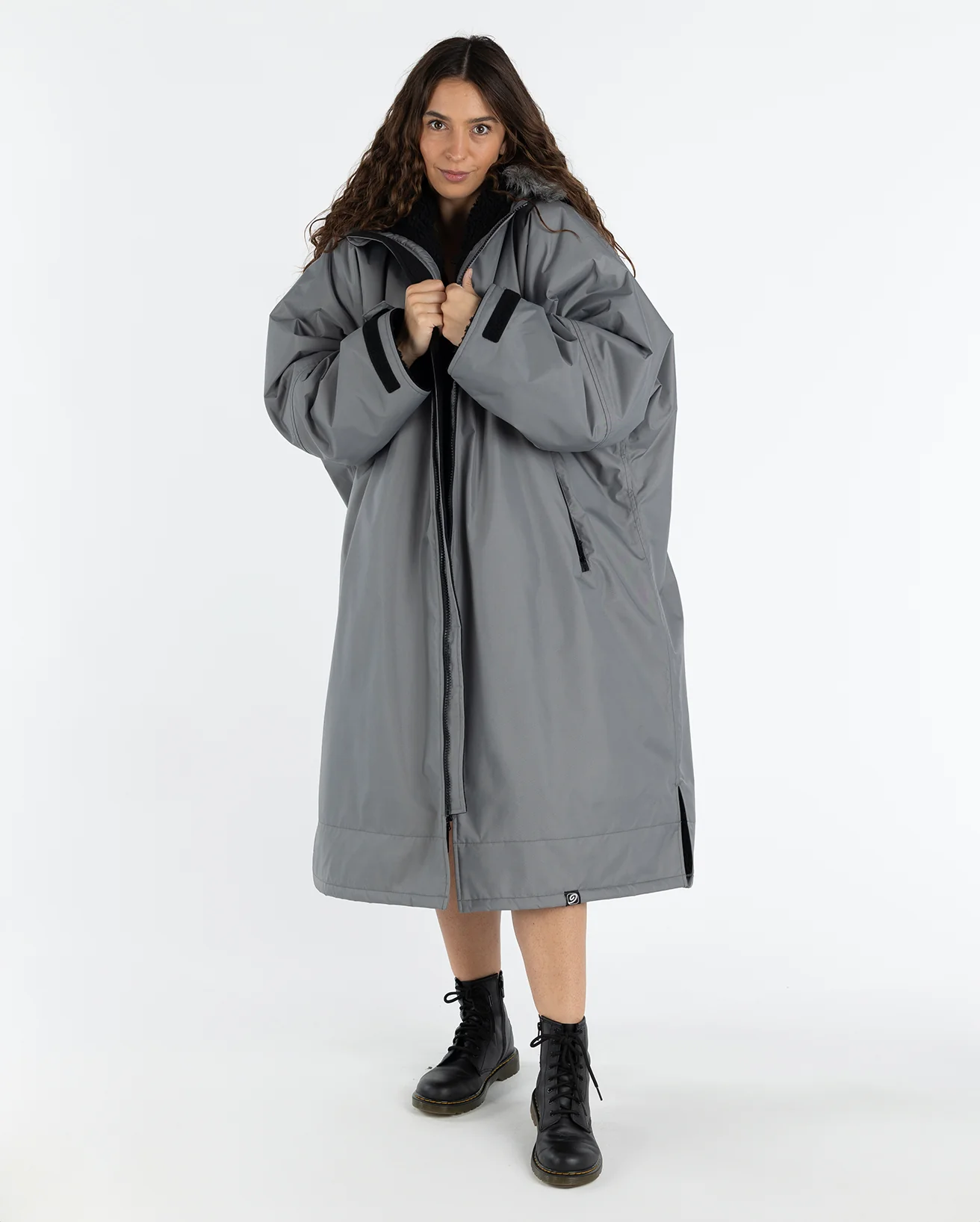 Alpine Graphite Advance Changing Robe - Image 2