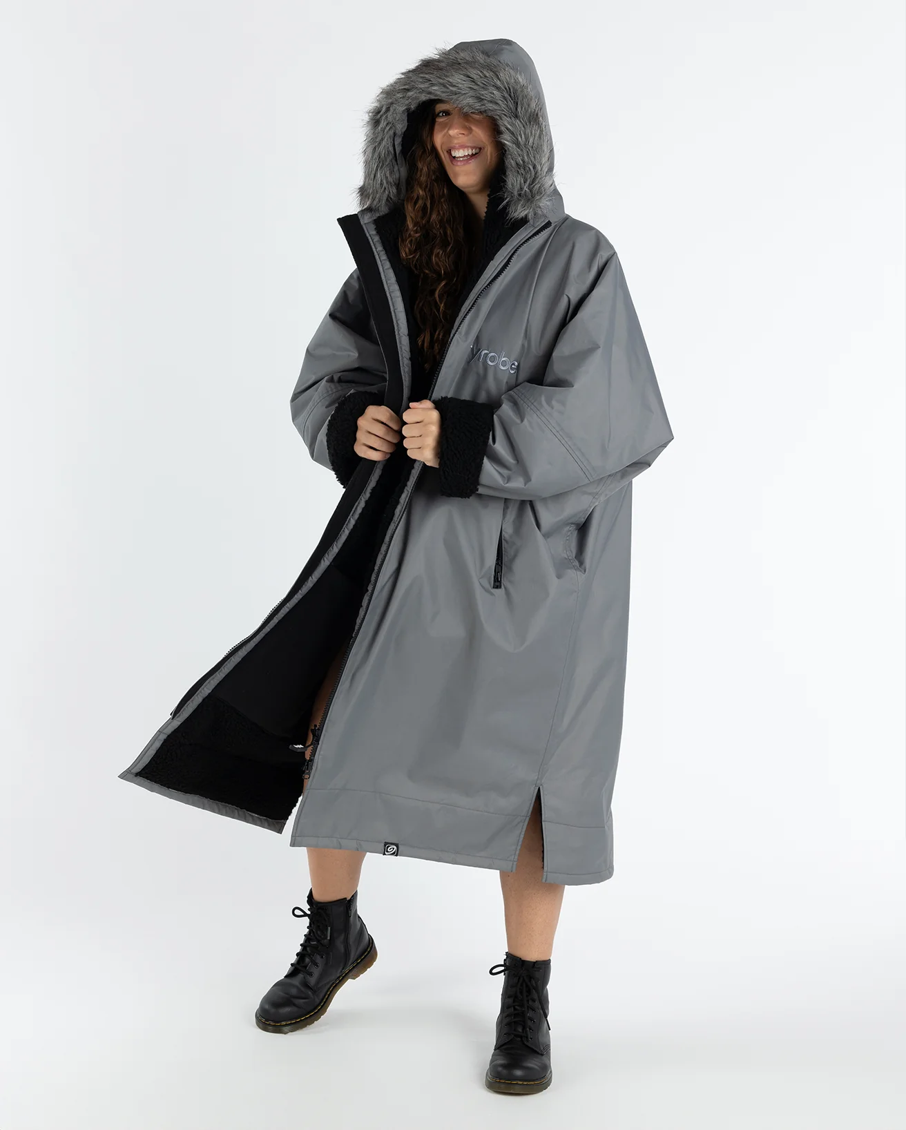 Alpine Graphite Advance Changing Robe - Image 3