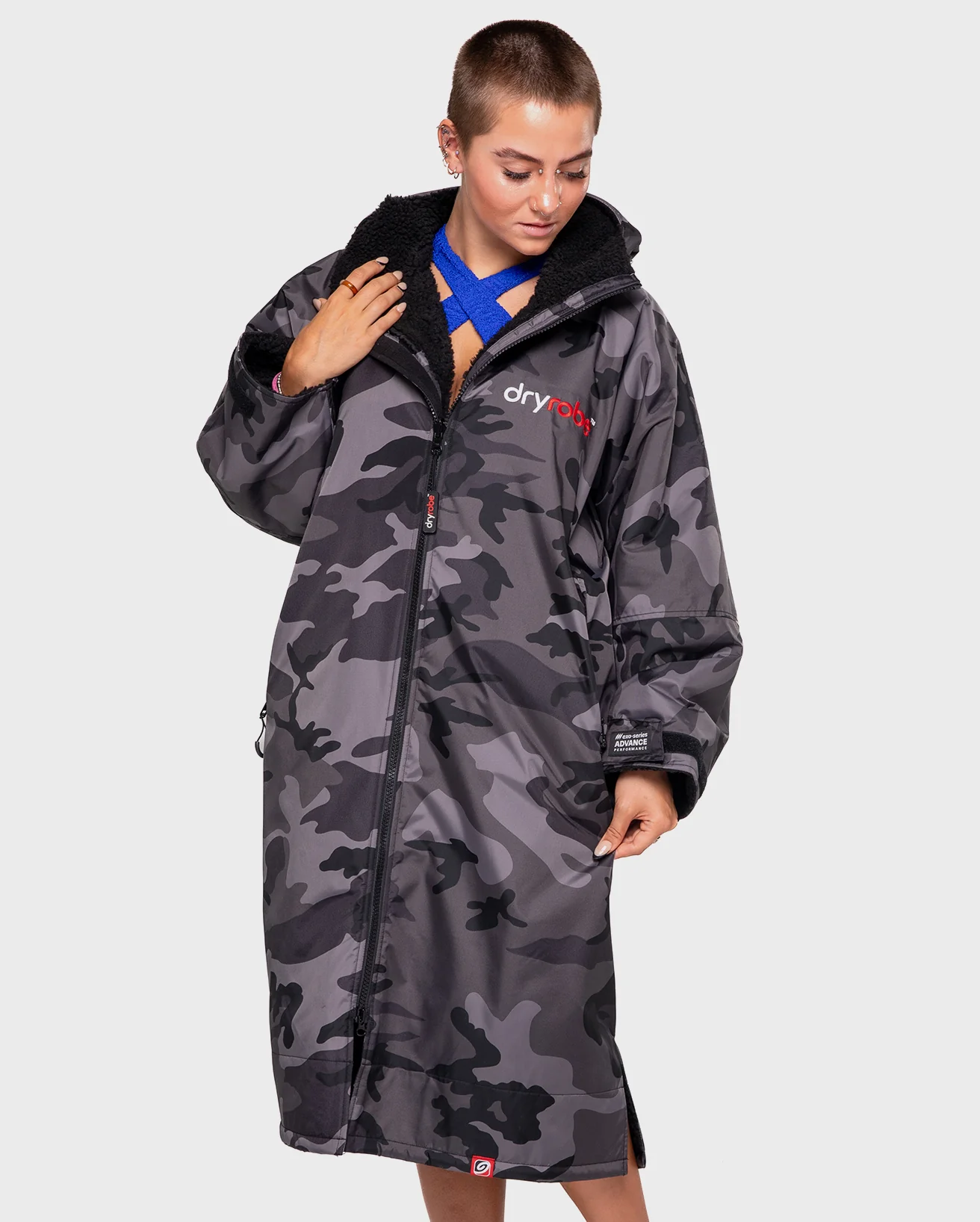 Black Camo Advance Changing Robe - Image 10