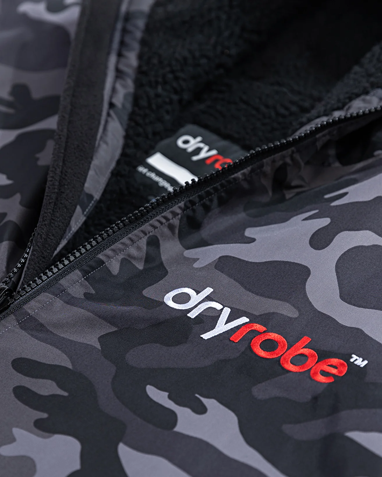Black Camo Advance Changing Robe - Image 19