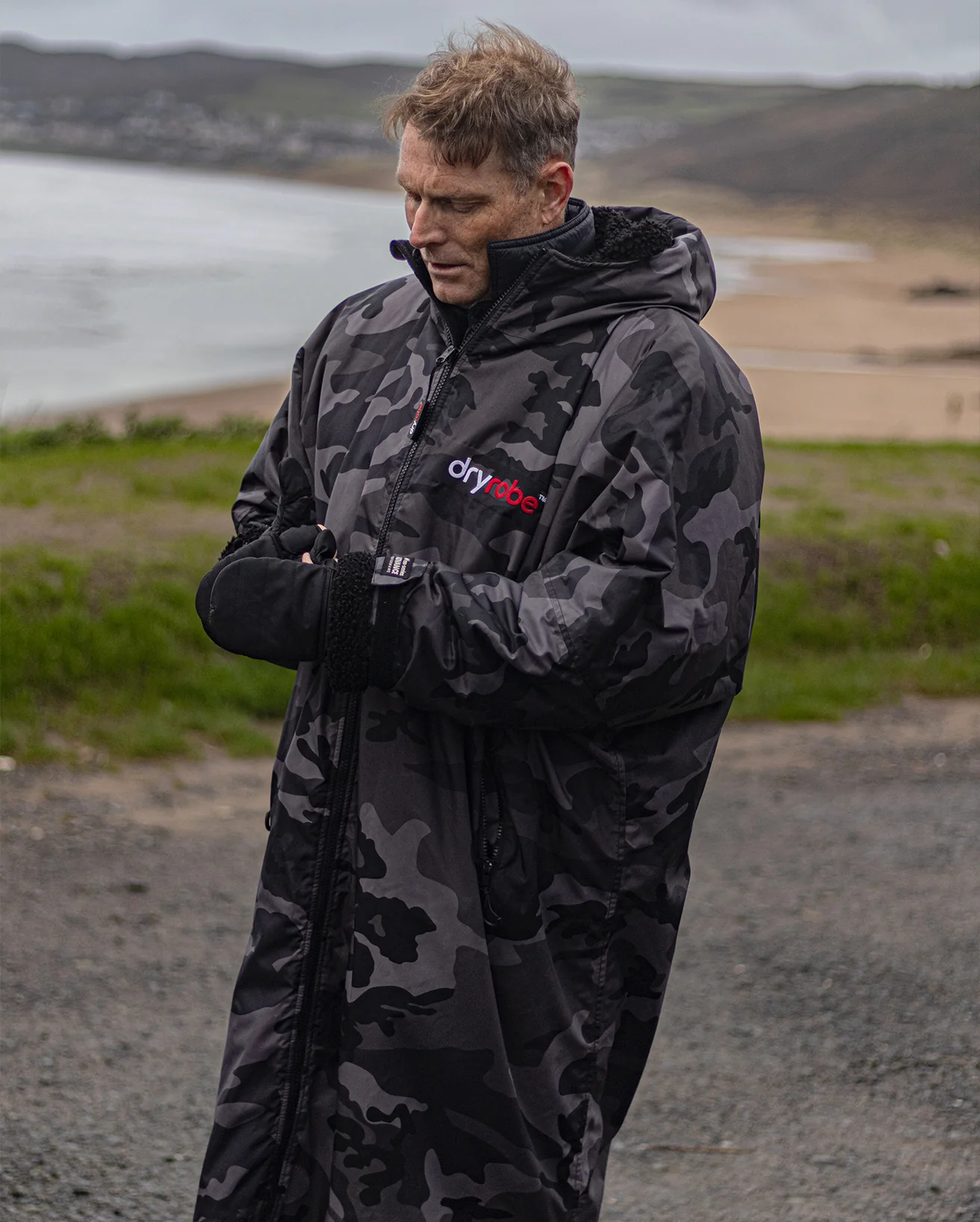 Black Camo Advance Changing Robe - Image 7
