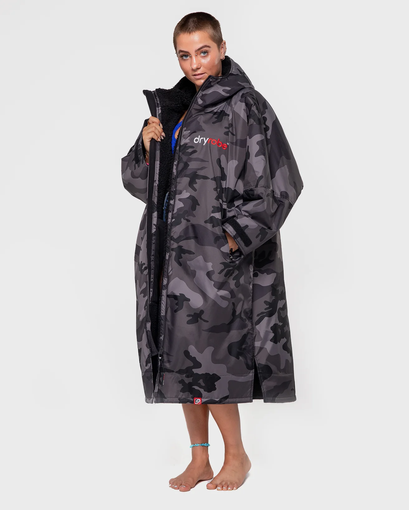 Black Camo Advance Changing Robe - Image 9