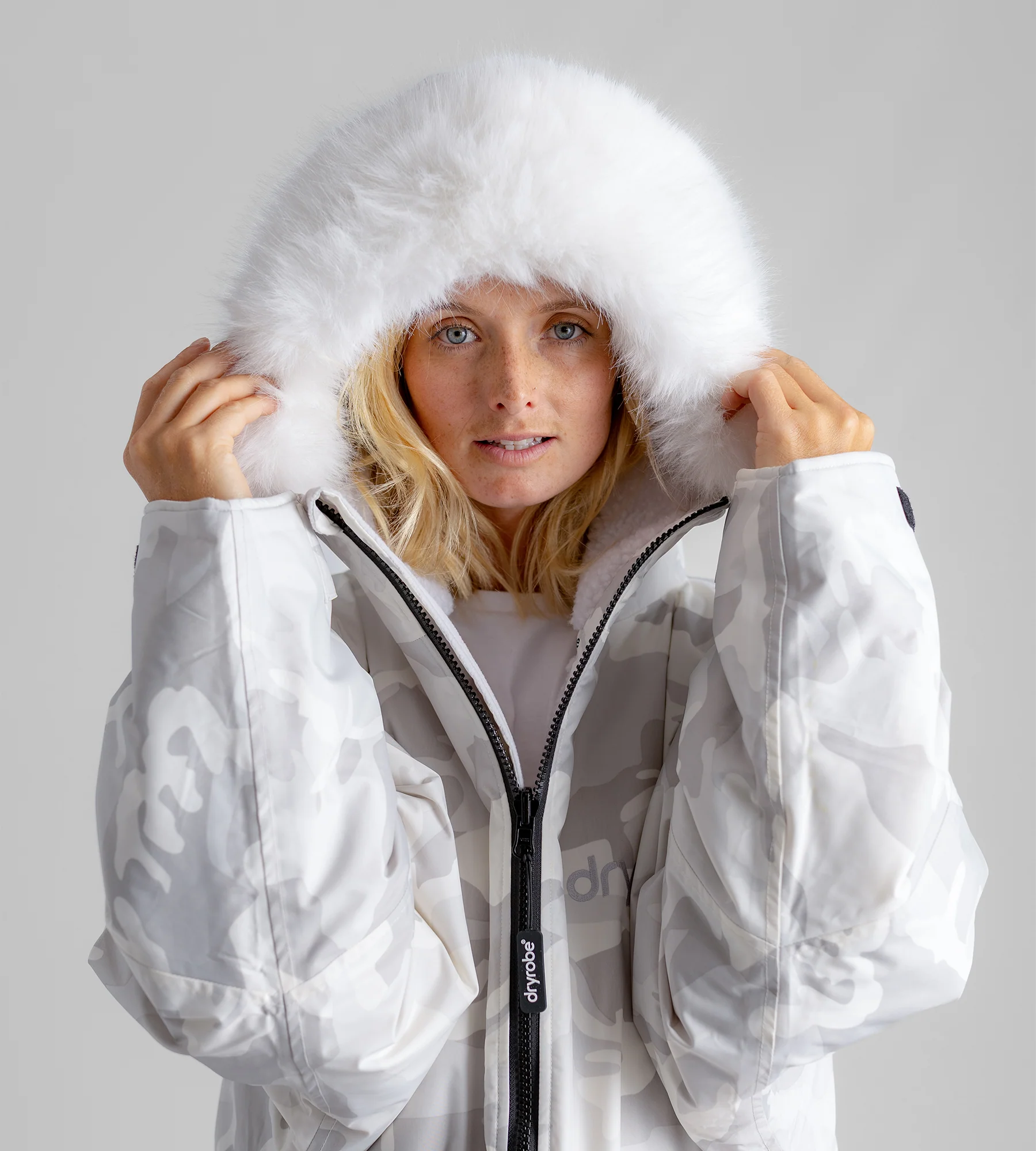 Alpine White Camo Advance Changing Robe - Image 7