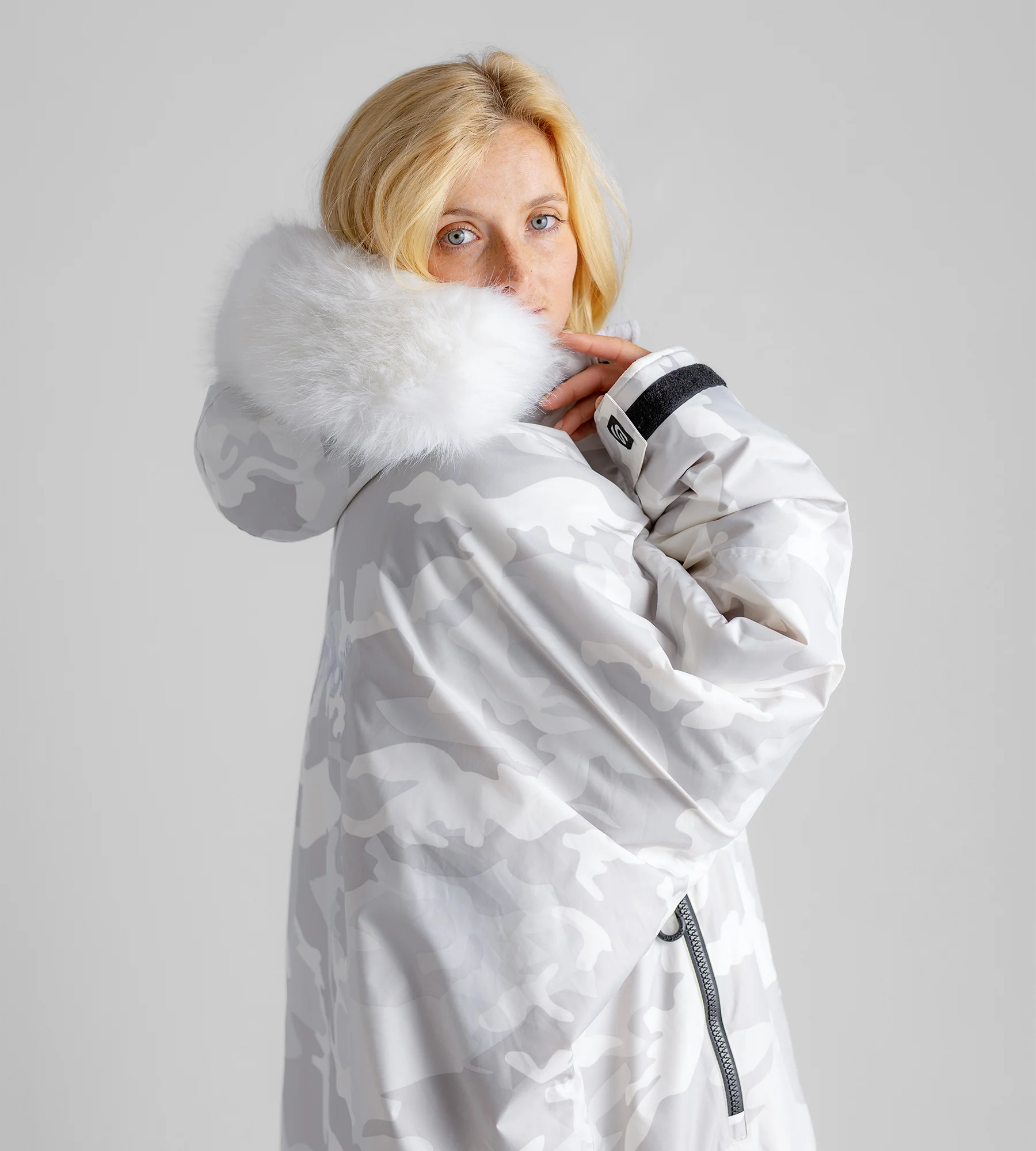 Alpine White Camo Advance Changing Robe - Image 8