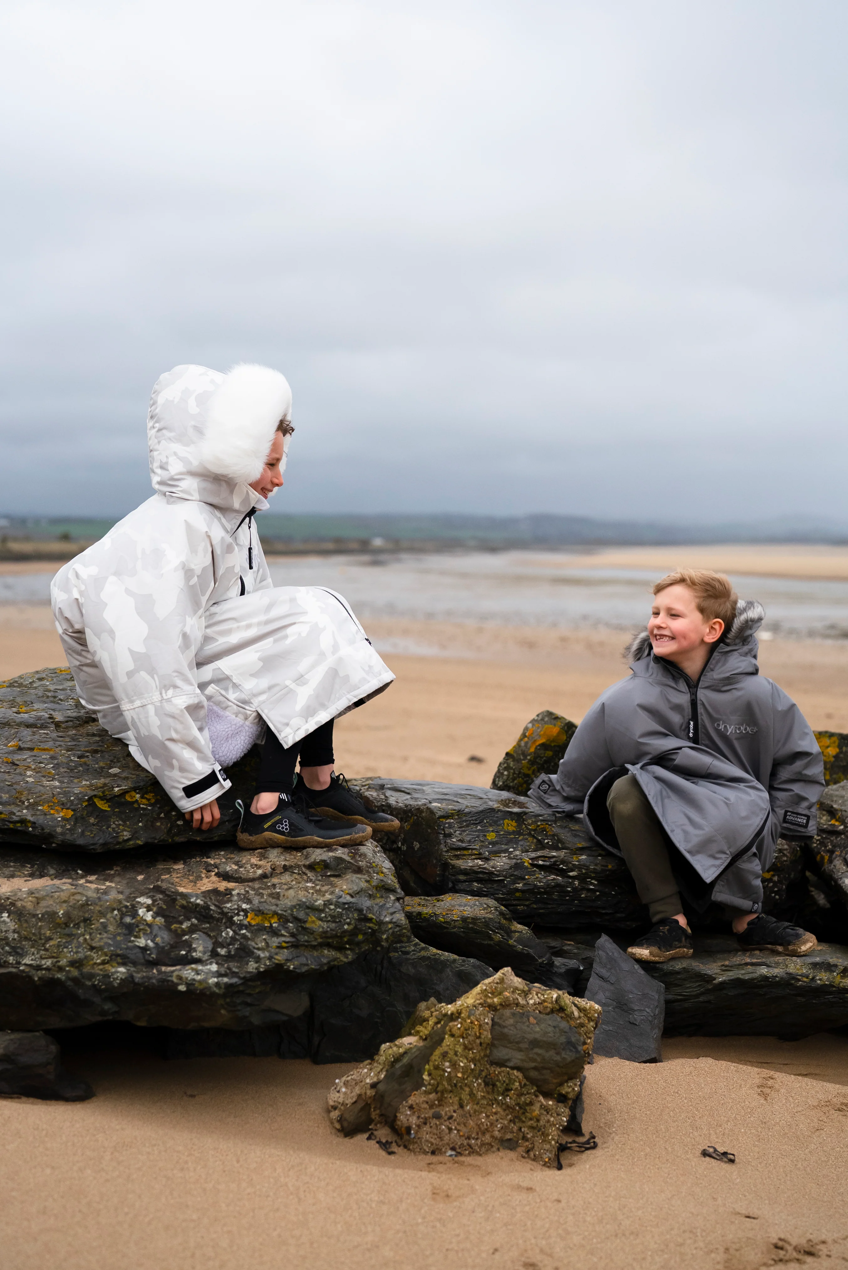 Alpine White Camo Kids Advance Changing Robe - Image 8