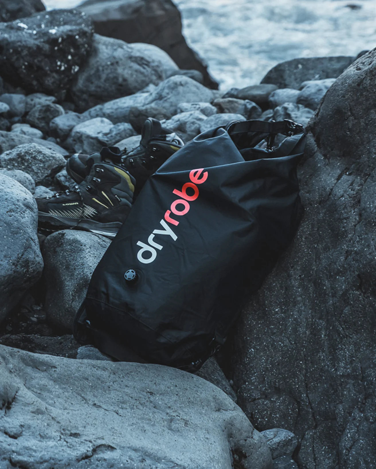 Black Compression Travel Bag - Image 7