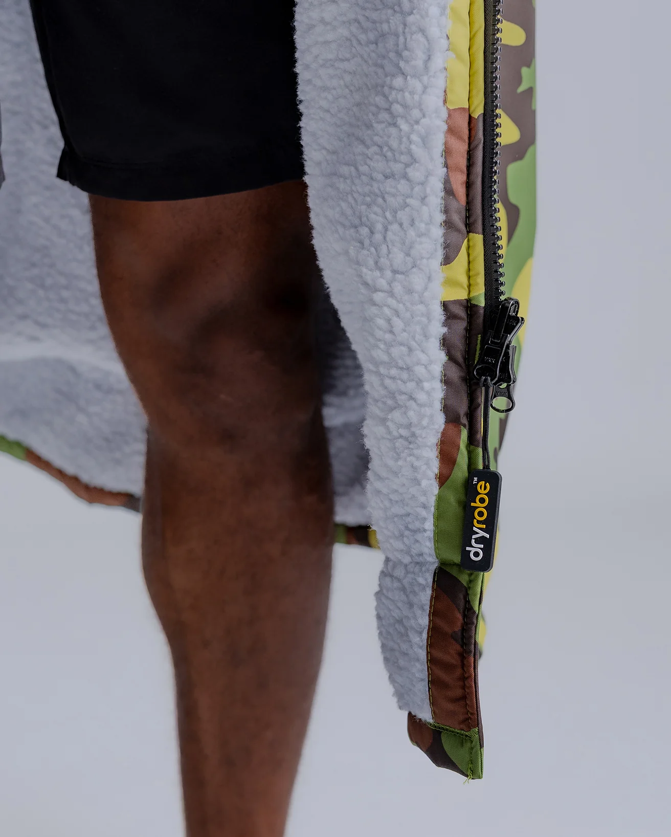 Red Bull Hardline Advance Changing Robe - Image 8