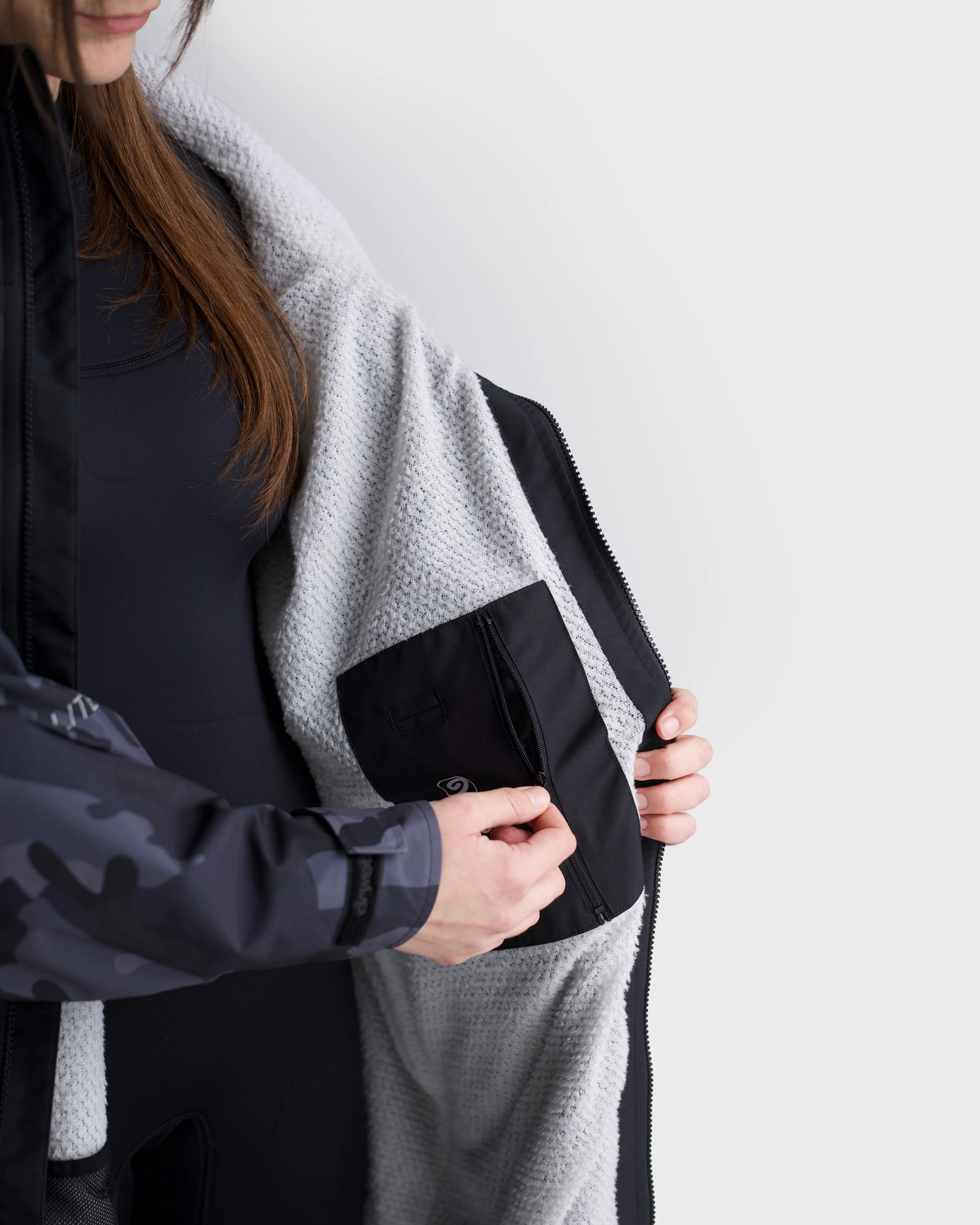 Black Camo Tech-Lite Long Sleeve Changing Robe - Image 15